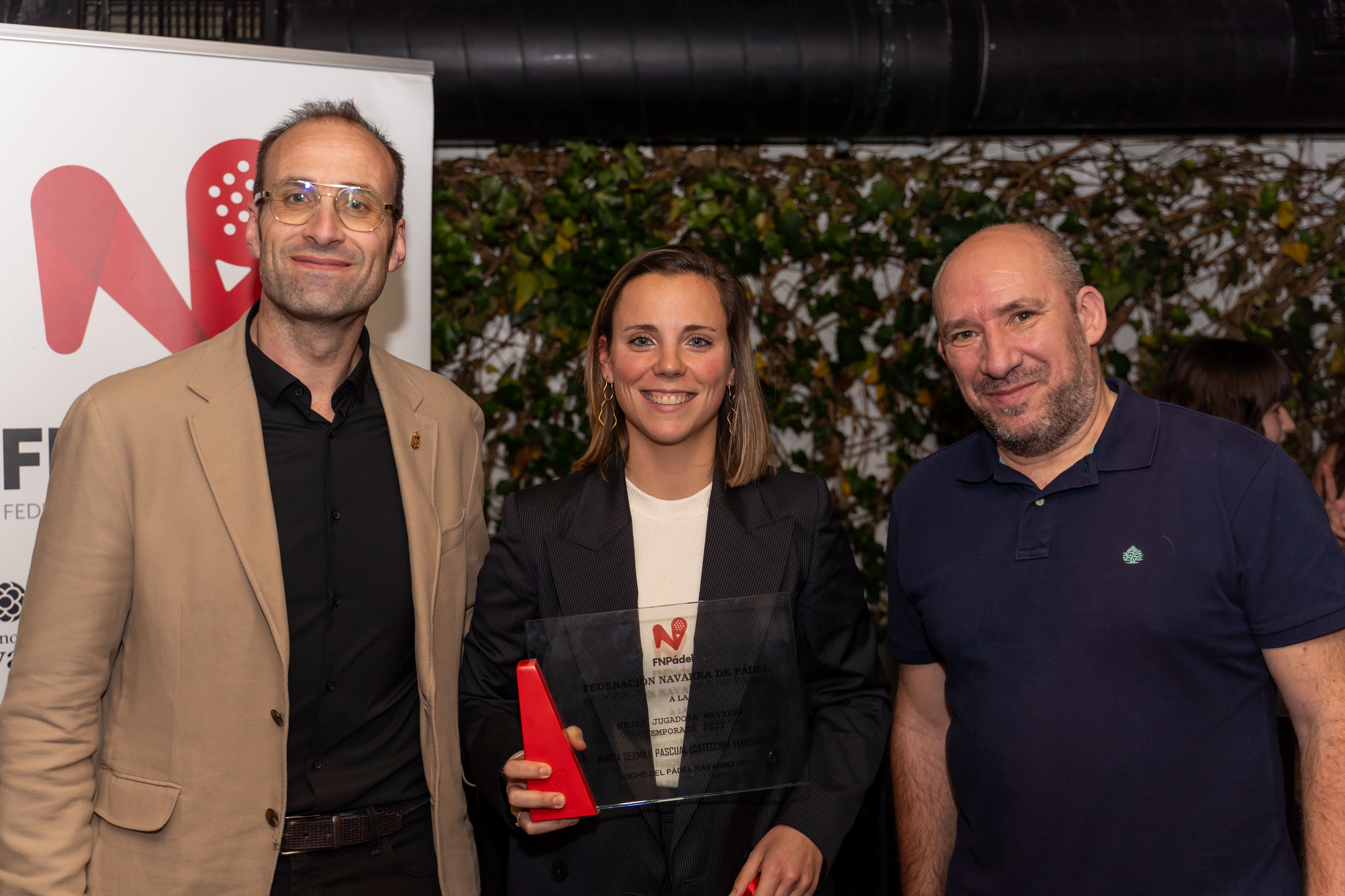 La Federación Navarra de Pádel entregó los galardones y trofeos a los mejores deportistas y clubes navarros de la temporada 2023